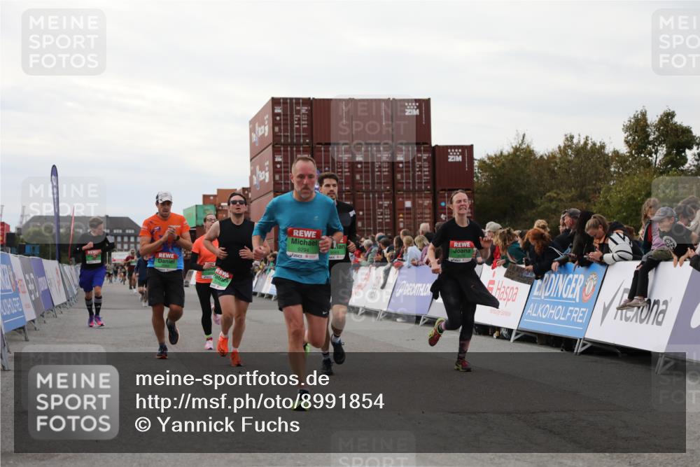 03.10.2025 - Köhlbrandbrückenlauf Yannick Fuchs http://msf.ph/oto/8991854 03.10.2025 16:03:05 Ziel 7125, 7231, 7265, 7290, 7300, 7673, 8994, 9294, 9569, 9570, 9619, 9657 meine-sportfotos.de
