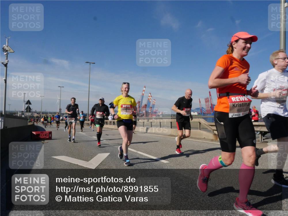 03.10.2025 - Köhlbrandbrückenlauf Matties Gatica Varas http://msf.ph/oto/8991855 03.10.2025 12:43:13 Position 2 6037 meine-sportfotos.de