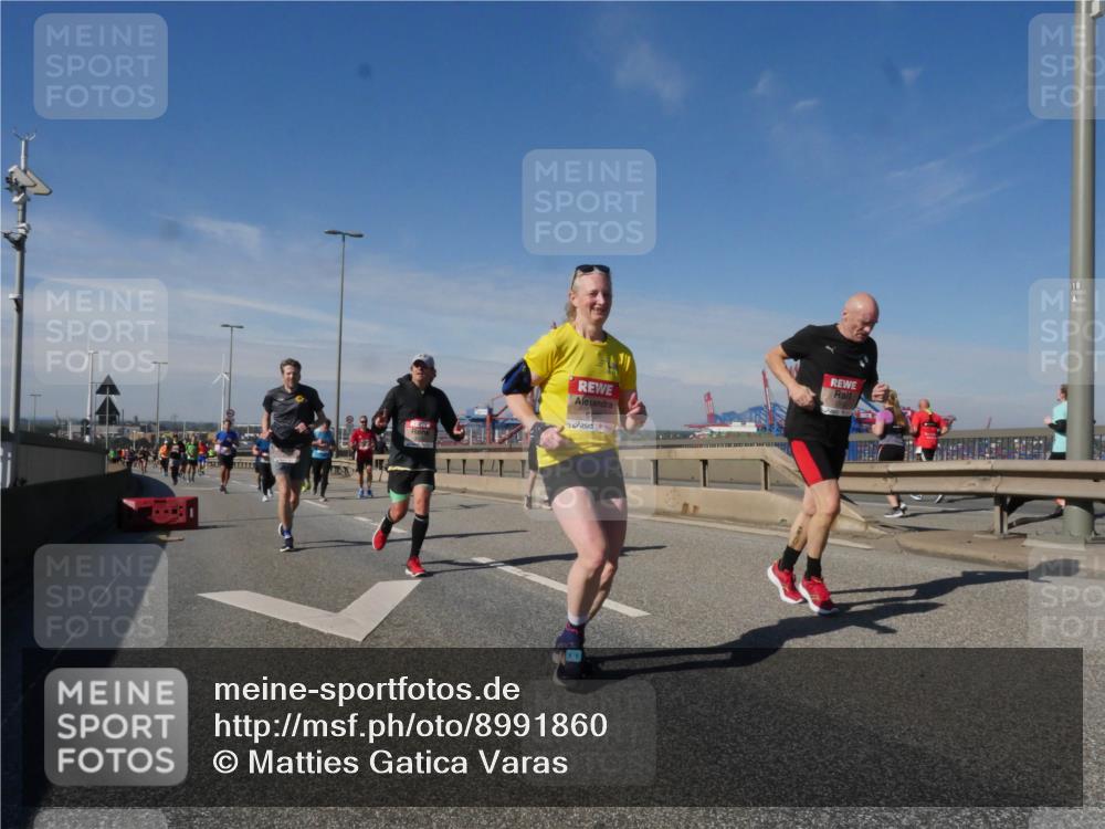 03.10.2025 - Köhlbrandbrückenlauf Matties Gatica Varas http://msf.ph/oto/8991860 03.10.2025 12:43:13 Position 2 118 meine-sportfotos.de