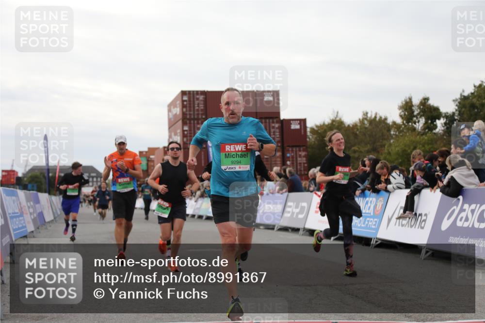 03.10.2025 - Köhlbrandbrückenlauf Yannick Fuchs http://msf.ph/oto/8991867 03.10.2025 16:03:06 Ziel 7016, 7125, 7231, 7265, 7290, 7300, 7673, 7721, 8994, 9294, 9569, 9570, 9657 meine-sportfotos.de