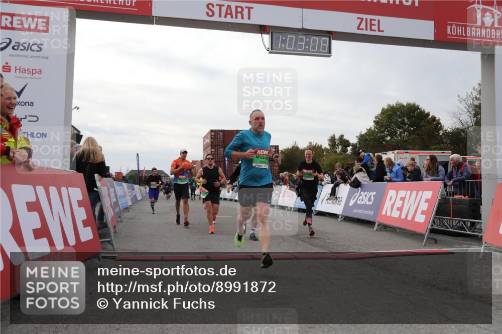 03.10.2025 - Köhlbrandbrückenlauf Yannick Fuchs http://msf.ph/oto/8991872 03.10.2025 16:03:06 Ziel 7016, 7125, 7231, 7265, 7290, 7300, 7673, 7721, 8994, 9294, 9569, 9570, 9657 meine-sportfotos.de
