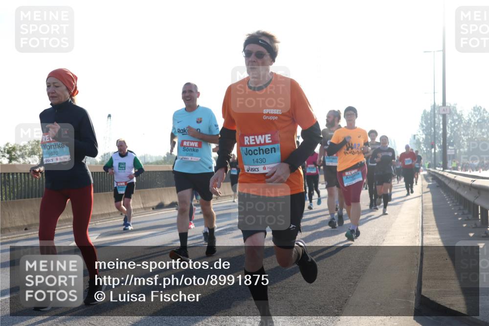 03.10.2025 - Köhlbrandbrückenlauf Luisa Fischer http://msf.ph/oto/8991875 03.10.2025 10:17:03 Position 3 1670, 3128, 1430, 42, 1 meine-sportfotos.de