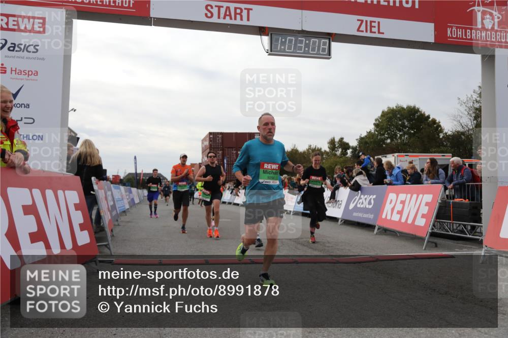 03.10.2025 - Köhlbrandbrückenlauf Yannick Fuchs http://msf.ph/oto/8991878 03.10.2025 16:03:06 Ziel 7016, 7125, 7231, 7265, 7290, 7300, 7673, 7721, 8994, 9294, 9569, 9570, 9657 meine-sportfotos.de