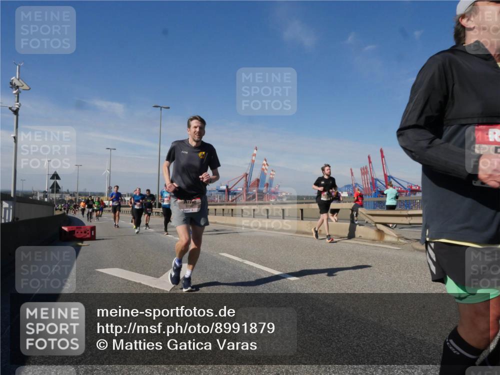 03.10.2025 - Köhlbrandbrückenlauf Matties Gatica Varas http://msf.ph/oto/8991879 03.10.2025 12:43:15 Position 2  meine-sportfotos.de