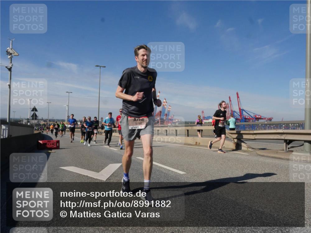 03.10.2025 - Köhlbrandbrückenlauf Matties Gatica Varas http://msf.ph/oto/8991882 03.10.2025 12:43:16 Position 2 118, 5792 meine-sportfotos.de