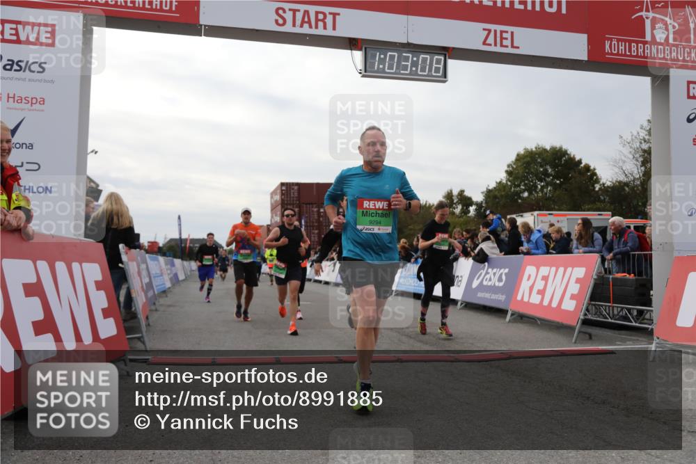 03.10.2025 - Köhlbrandbrückenlauf Yannick Fuchs http://msf.ph/oto/8991885 03.10.2025 16:03:06 Ziel 7016, 7125, 7231, 7265, 7290, 7300, 7673, 7721, 8994, 9294, 9569, 9570, 9657 meine-sportfotos.de