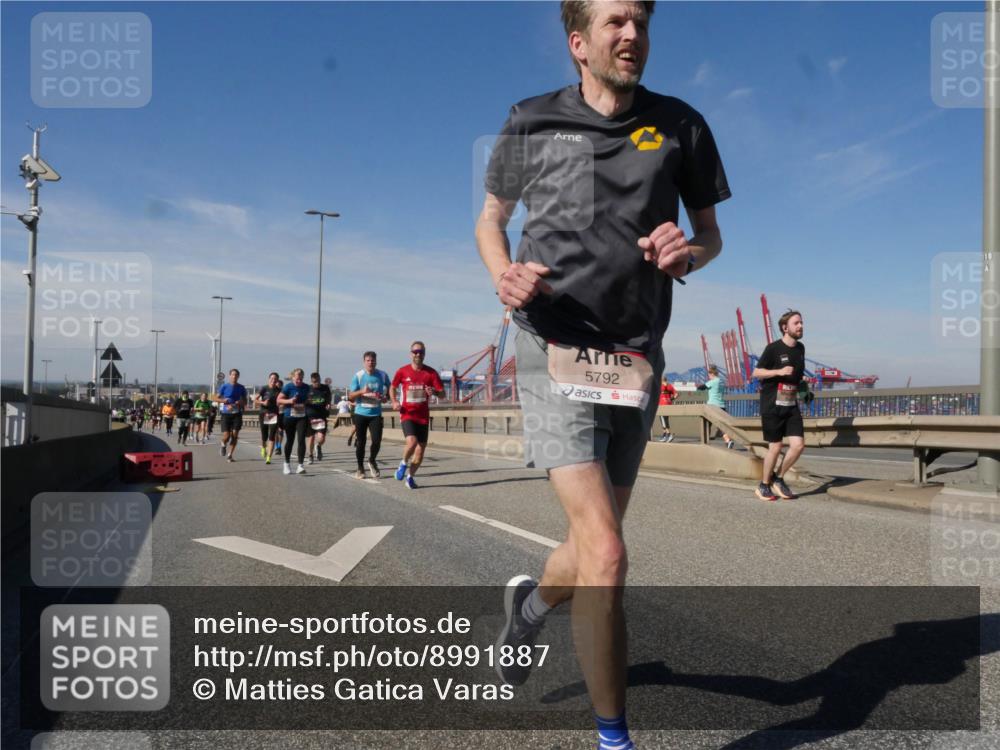 03.10.2025 - Köhlbrandbrückenlauf Matties Gatica Varas http://msf.ph/oto/8991887 03.10.2025 12:43:16 Position 2 5792, 18 meine-sportfotos.de