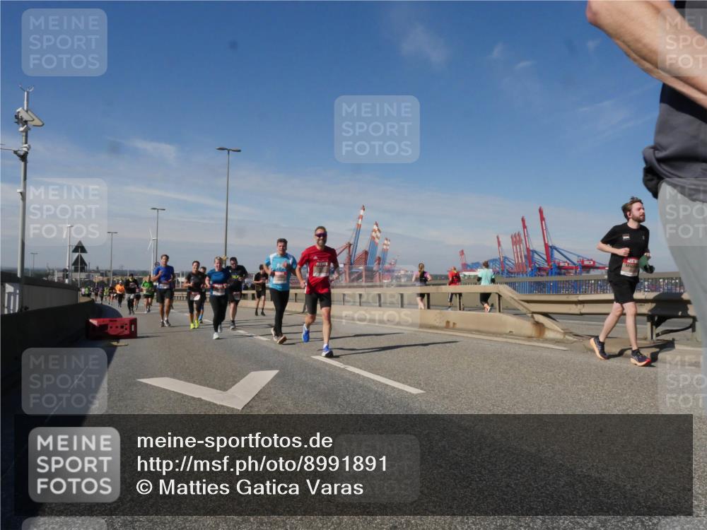 03.10.2025 - Köhlbrandbrückenlauf Matties Gatica Varas http://msf.ph/oto/8991891 03.10.2025 12:43:17 Position 2  meine-sportfotos.de