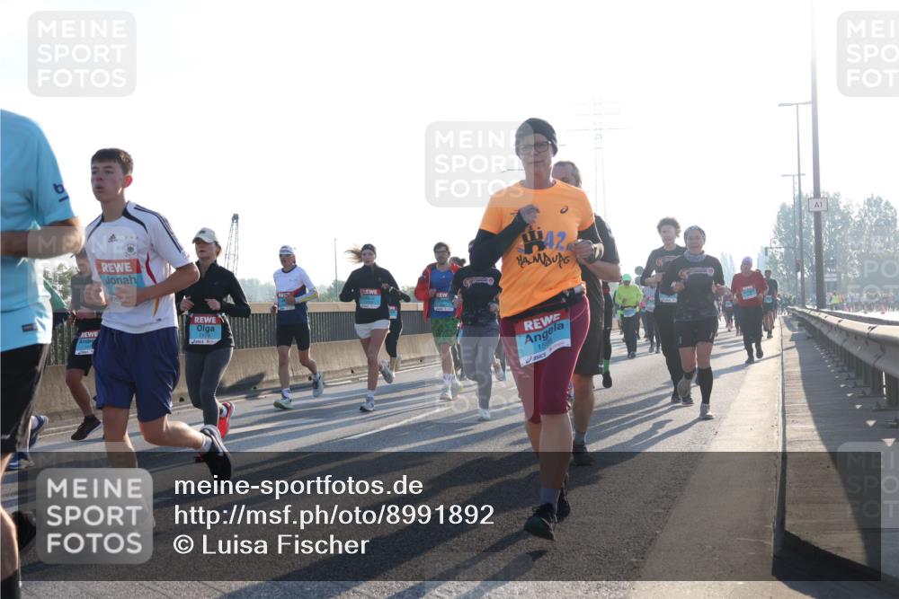 03.10.2025 - Köhlbrandbrückenlauf Luisa Fischer http://msf.ph/oto/8991892 03.10.2025 10:17:05 Position 3 1179, 42, 1598 meine-sportfotos.de