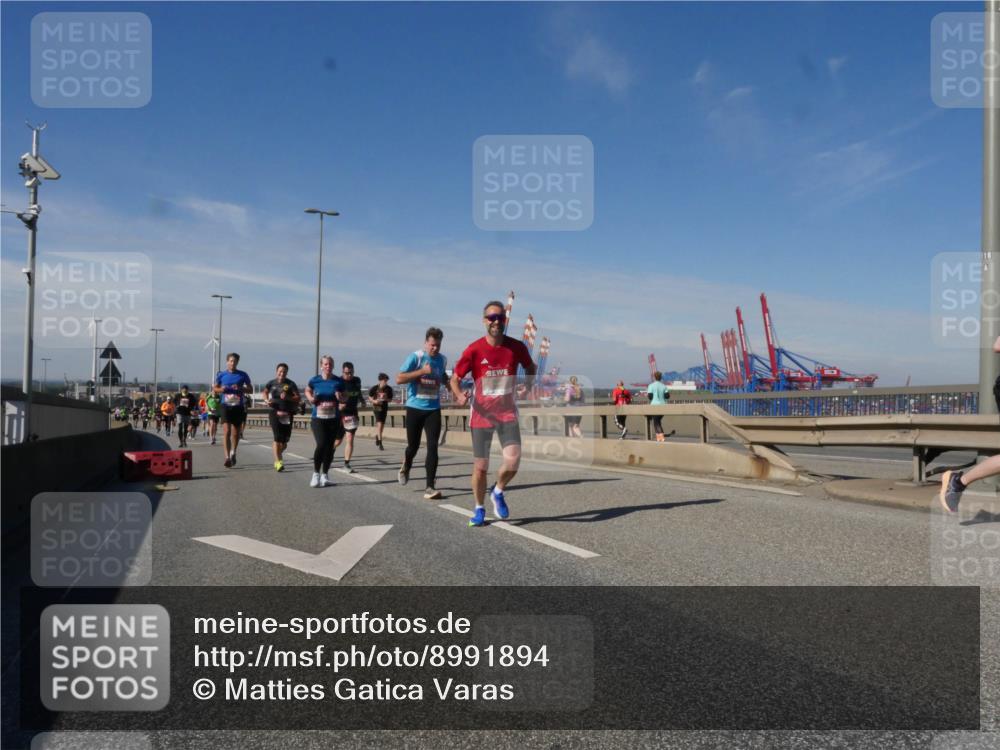 03.10.2025 - Köhlbrandbrückenlauf Matties Gatica Varas http://msf.ph/oto/8991894 03.10.2025 12:43:17 Position 2  meine-sportfotos.de
