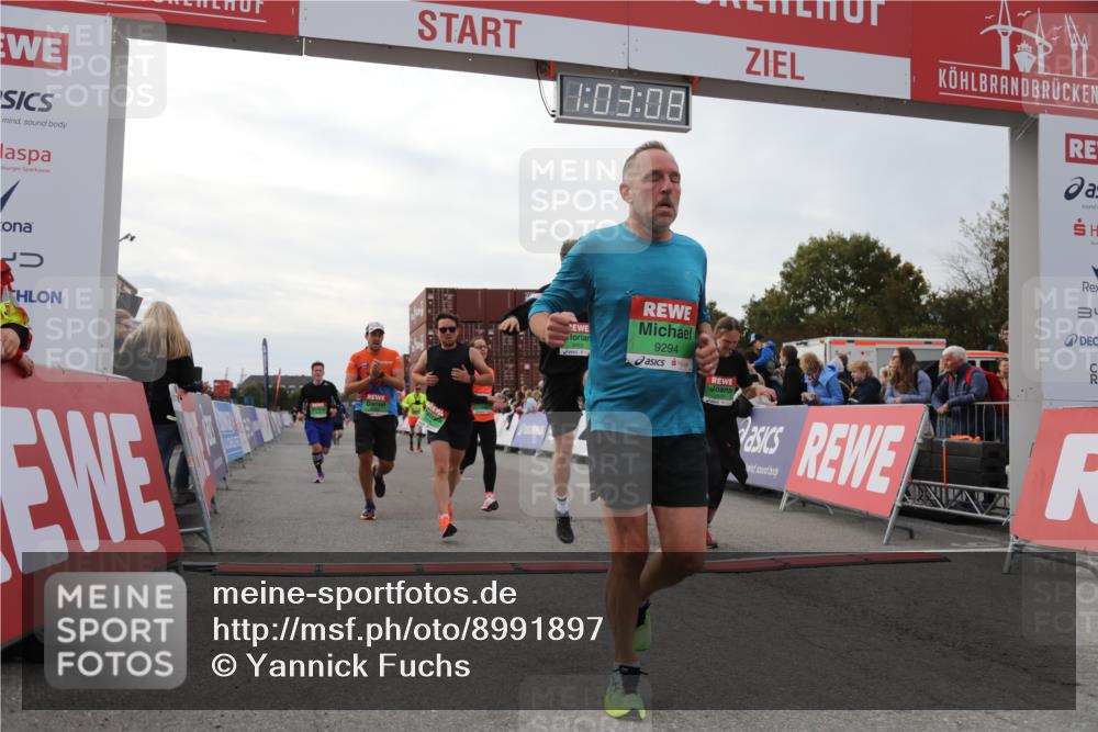 03.10.2025 - Köhlbrandbrückenlauf Yannick Fuchs http://msf.ph/oto/8991897 03.10.2025 16:03:07 Ziel 7016, 7098, 7125, 7231, 7265, 7290, 7300, 7721, 8994, 9294, 9569, 9570, 9657 meine-sportfotos.de