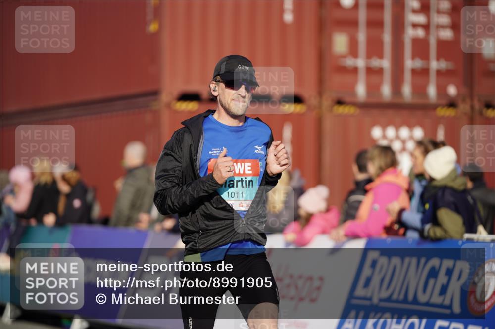 03.10.2025 - Köhlbrandbrückenlauf Michael Burmester http://msf.ph/oto/8991905 03.10.2025 09:50:41 Ziel 1011 meine-sportfotos.de