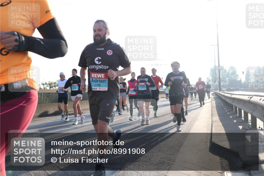 03.10.2025 - Köhlbrandbrückenlauf Luisa Fischer http://msf.ph/oto/8991908 03.10.2025 10:17:06 Position 3 2786 meine-sportfotos.de