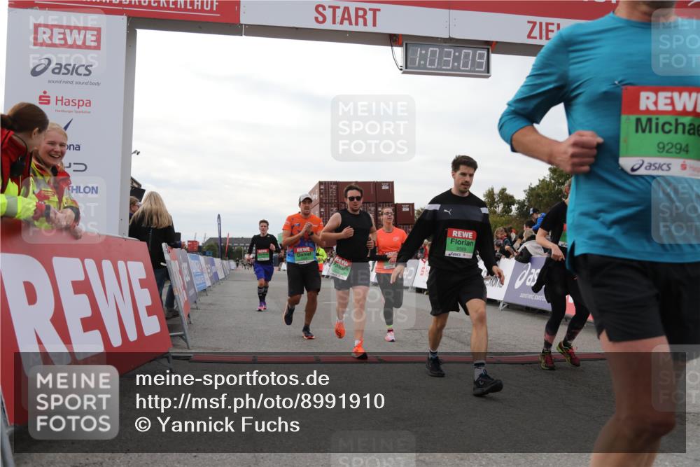 03.10.2025 - Köhlbrandbrückenlauf Yannick Fuchs http://msf.ph/oto/8991910 03.10.2025 16:03:07 Ziel 7016, 7098, 7125, 7231, 7265, 7290, 7300, 7721, 8994, 9294, 9569, 9570, 9657 meine-sportfotos.de