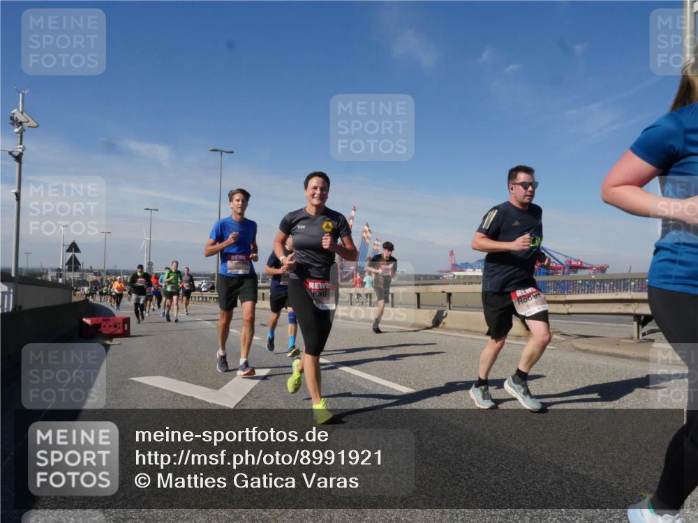 03.10.2025 - Köhlbrandbrückenlauf Matties Gatica Varas http://msf.ph/oto/8991921 03.10.2025 12:43:21 Position 2 6459 meine-sportfotos.de