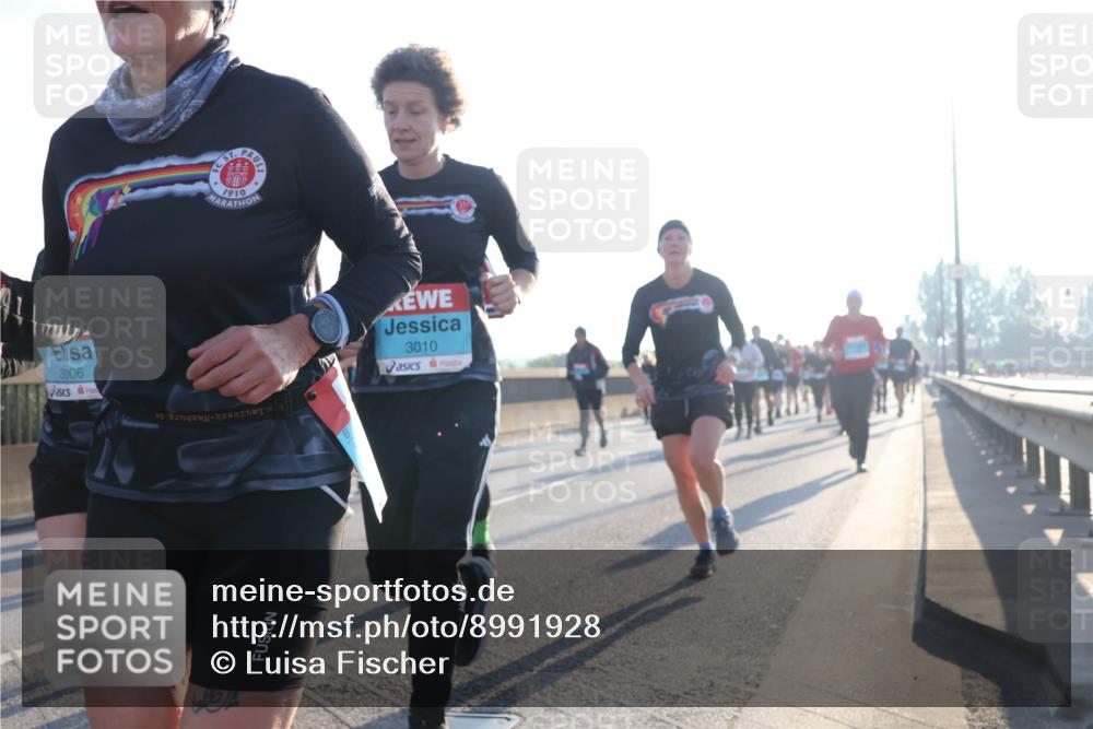 03.10.2025 - Köhlbrandbrückenlauf Luisa Fischer http://msf.ph/oto/8991928 03.10.2025 10:17:08 Position 3 1910, 3006, 3010 meine-sportfotos.de