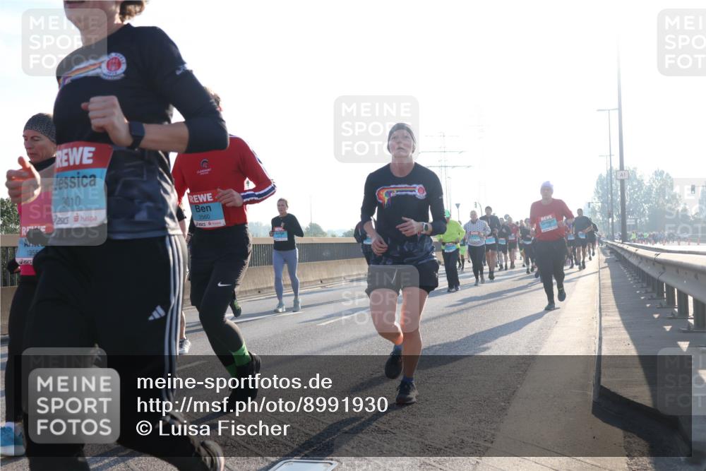 03.10.2025 - Köhlbrandbrückenlauf Luisa Fischer http://msf.ph/oto/8991930 03.10.2025 10:17:08 Position 3 1355, 3010, 2560 meine-sportfotos.de