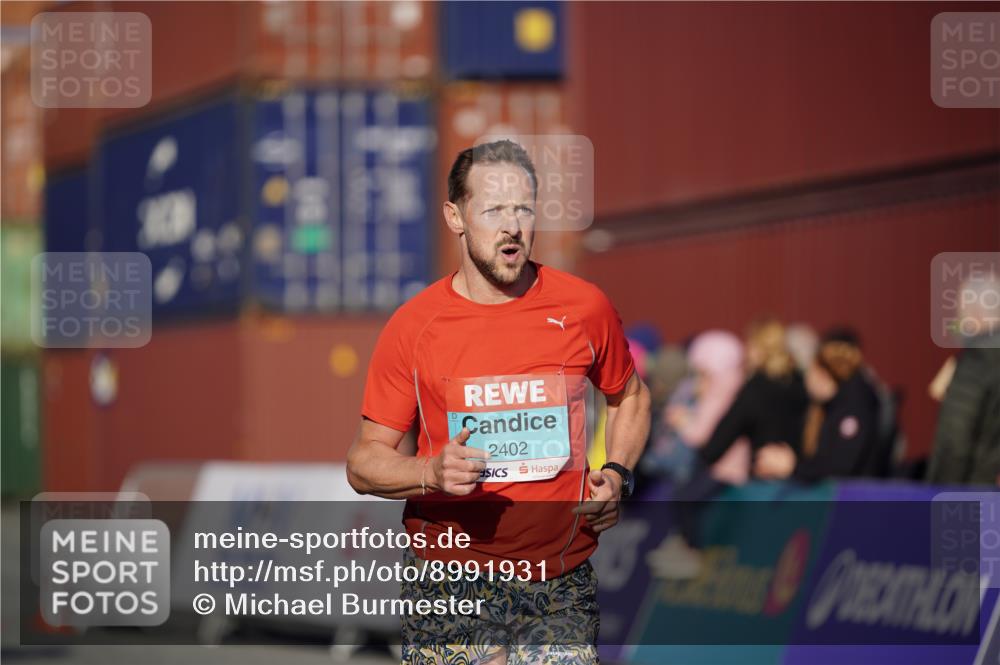 03.10.2025 - Köhlbrandbrückenlauf Michael Burmester http://msf.ph/oto/8991931 03.10.2025 09:50:48 Ziel 1011, 1044, 2701 meine-sportfotos.de