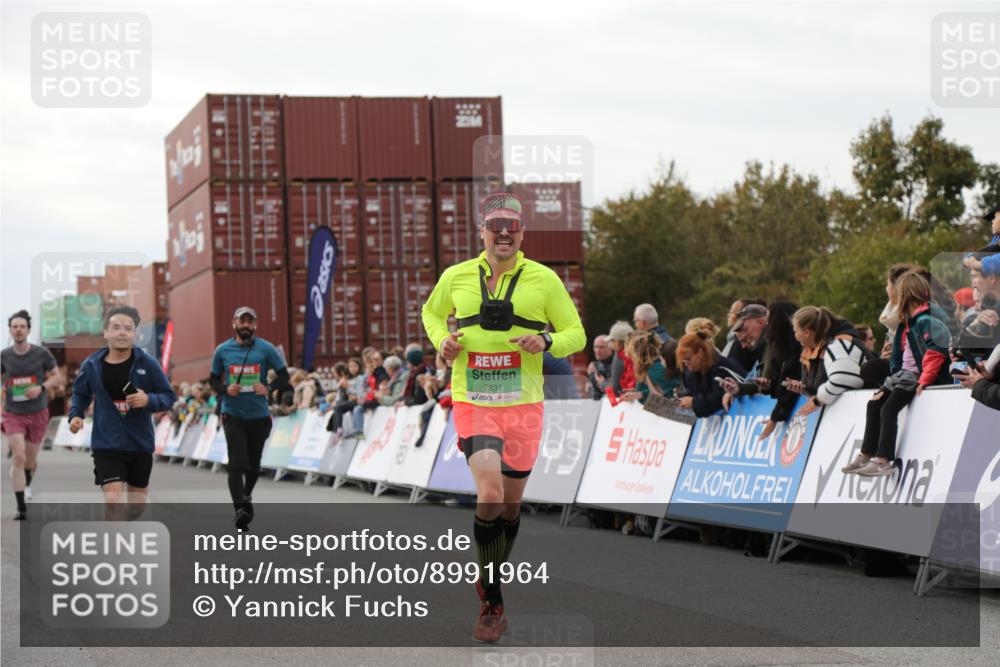 03.10.2025 - Köhlbrandbrückenlauf Yannick Fuchs http://msf.ph/oto/8991964 03.10.2025 16:03:10 Ziel 7016, 7098, 7231, 7265, 7290, 7300, 7721, 8994, 9569, 9570, 9657 meine-sportfotos.de