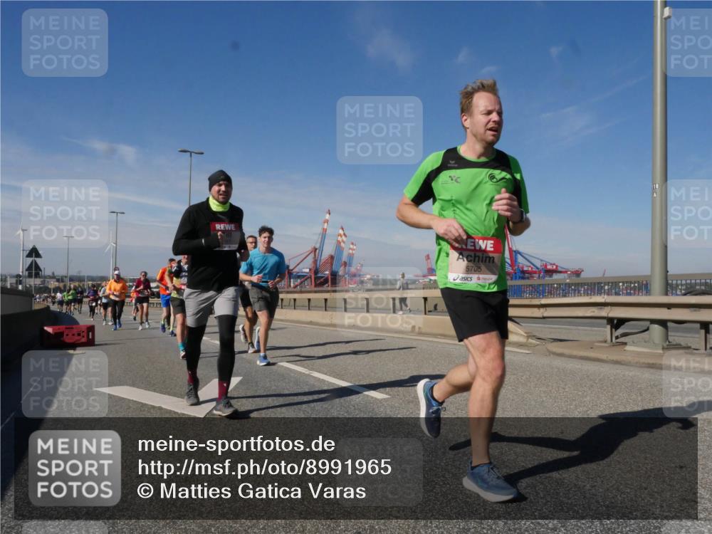 03.10.2025 - Köhlbrandbrückenlauf Matties Gatica Varas http://msf.ph/oto/8991965 03.10.2025 12:43:26 Position 2 5705 meine-sportfotos.de