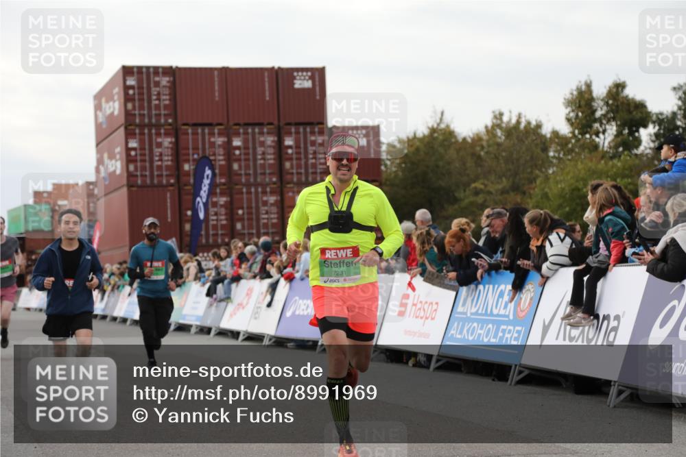 03.10.2025 - Köhlbrandbrückenlauf Yannick Fuchs http://msf.ph/oto/8991969 03.10.2025 16:03:10 Ziel 7016, 7098, 7231, 7265, 7290, 7300, 7721, 8994, 9569, 9570, 9657 meine-sportfotos.de
