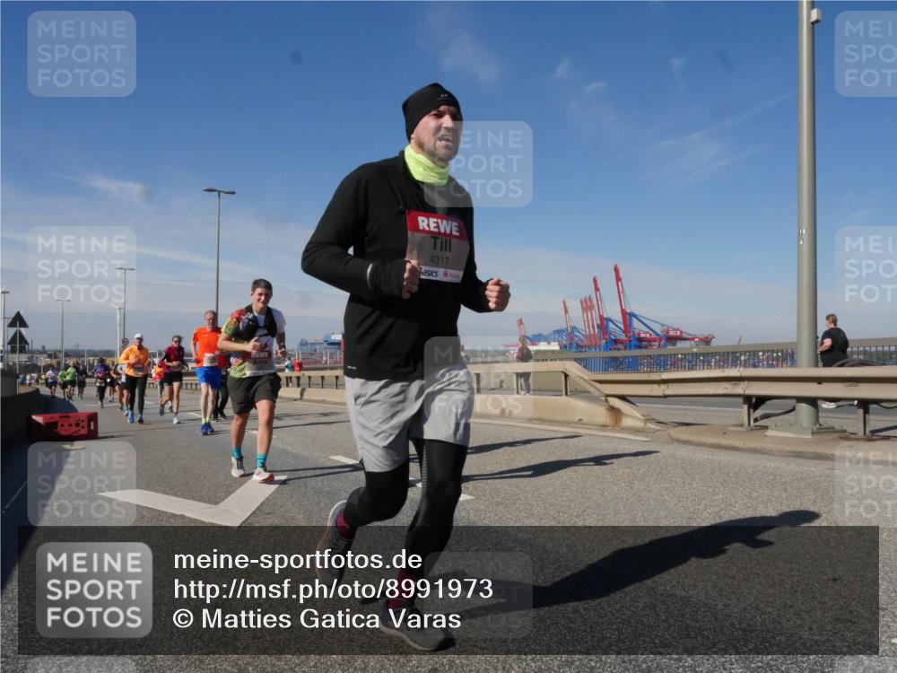 03.10.2025 - Köhlbrandbrückenlauf Matties Gatica Varas http://msf.ph/oto/8991973 03.10.2025 12:43:27 Position 2 11, 4317, 118 meine-sportfotos.de