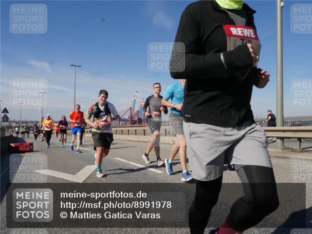 03.10.2025 - Köhlbrandbrückenlauf Matties Gatica Varas http://msf.ph/oto/8991978 03.10.2025 12:43:28 Position 2  meine-sportfotos.de
