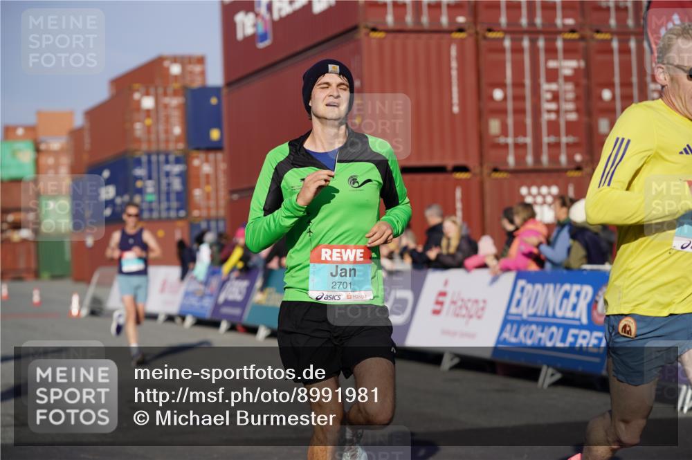 03.10.2025 - Köhlbrandbrückenlauf Michael Burmester http://msf.ph/oto/8991981 03.10.2025 09:50:53 Ziel 1007, 1017, 1044, 2701 meine-sportfotos.de