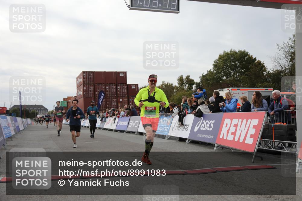 03.10.2025 - Köhlbrandbrückenlauf Yannick Fuchs http://msf.ph/oto/8991983 03.10.2025 16:03:11 Ziel 7016, 7098, 7231, 7265, 7290, 7300, 7721, 8994, 9657 meine-sportfotos.de