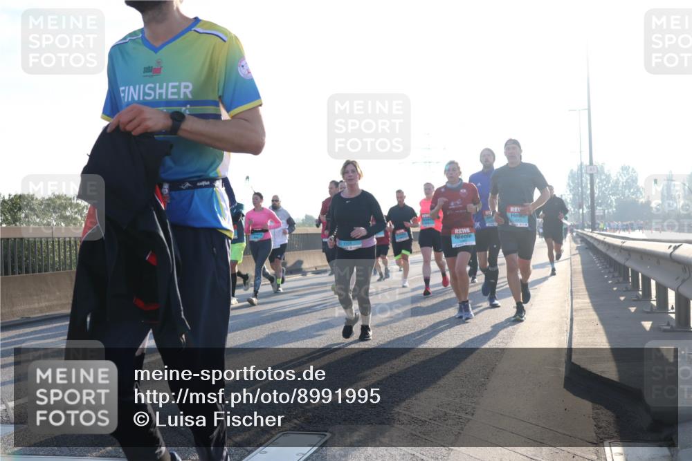03.10.2025 - Köhlbrandbrückenlauf Luisa Fischer http://msf.ph/oto/8991995 03.10.2025 10:17:14 Position 3  meine-sportfotos.de