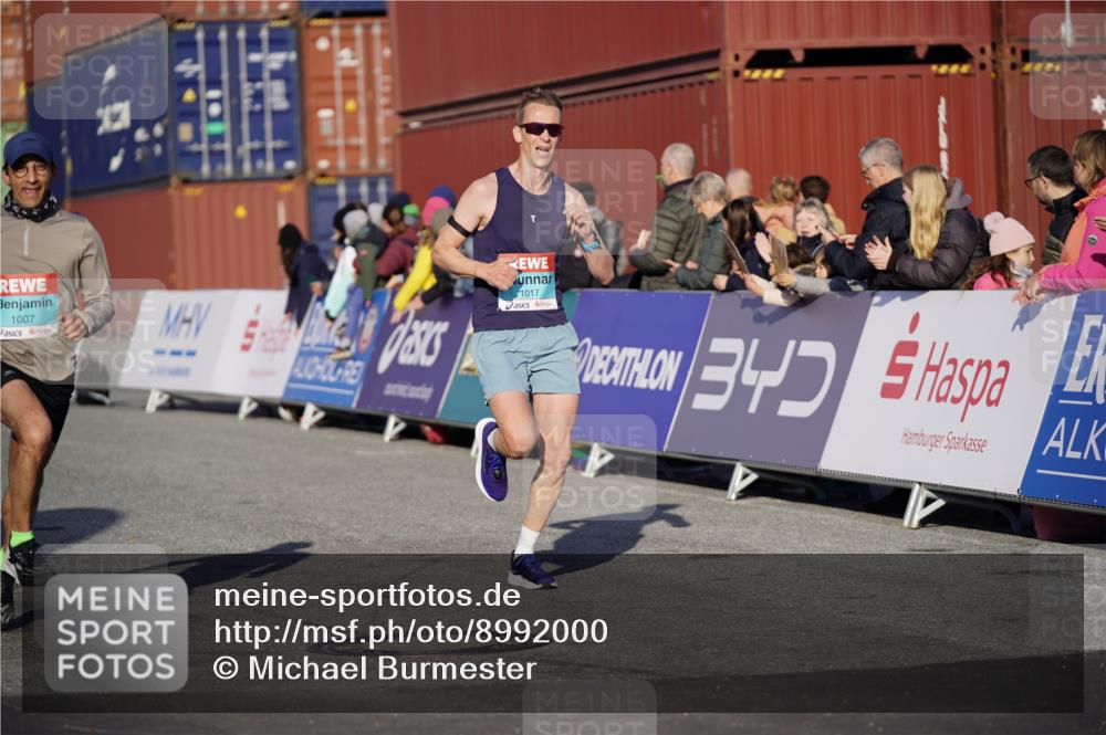 03.10.2025 - Köhlbrandbrückenlauf Michael Burmester http://msf.ph/oto/8992000 03.10.2025 09:50:54 Ziel 1007, 1017, 1044, 2701 meine-sportfotos.de