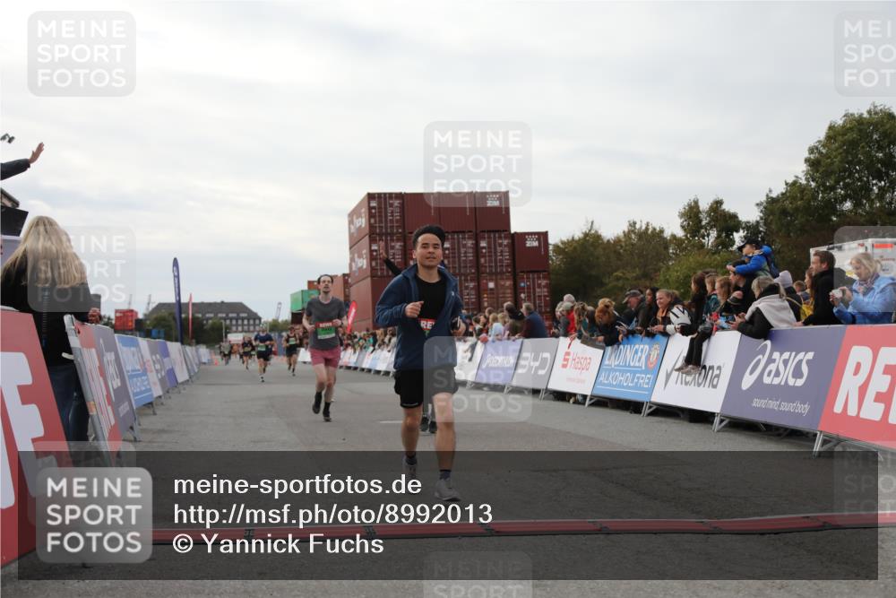 03.10.2025 - Köhlbrandbrückenlauf Yannick Fuchs http://msf.ph/oto/8992013 03.10.2025 16:03:12 Ziel 7016, 7098, 7231, 7300, 7721, 9305, 9657 meine-sportfotos.de