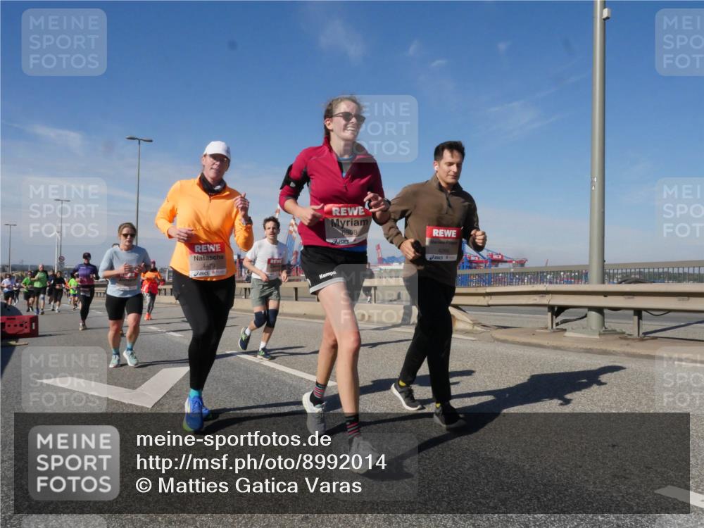 03.10.2025 - Köhlbrandbrückenlauf Matties Gatica Varas http://msf.ph/oto/8992014 03.10.2025 12:43:32 Position 2 111, 4479, 6308, 4266, 118 meine-sportfotos.de