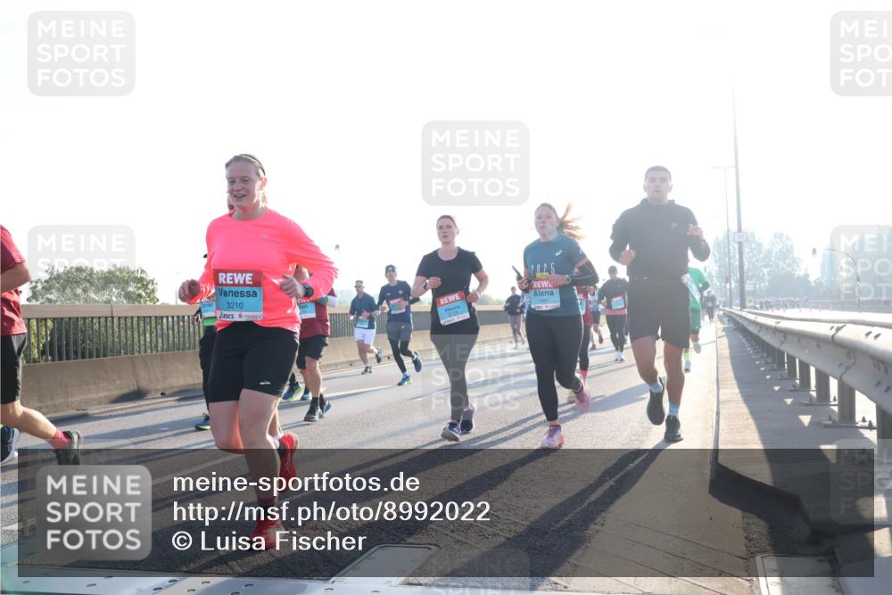 03.10.2025 - Köhlbrandbrückenlauf Luisa Fischer http://msf.ph/oto/8992022 03.10.2025 10:17:17 Position 3 3210, 2025 meine-sportfotos.de