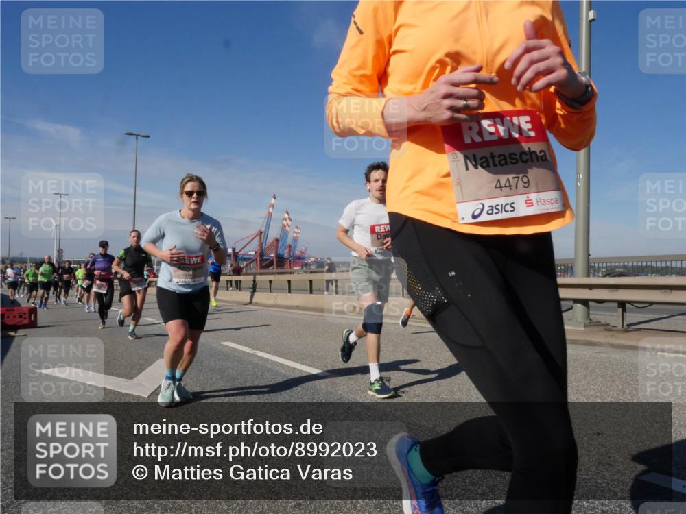 03.10.2025 - Köhlbrandbrückenlauf Matties Gatica Varas http://msf.ph/oto/8992023 03.10.2025 12:43:33 Position 2 45, 4479, 14 meine-sportfotos.de