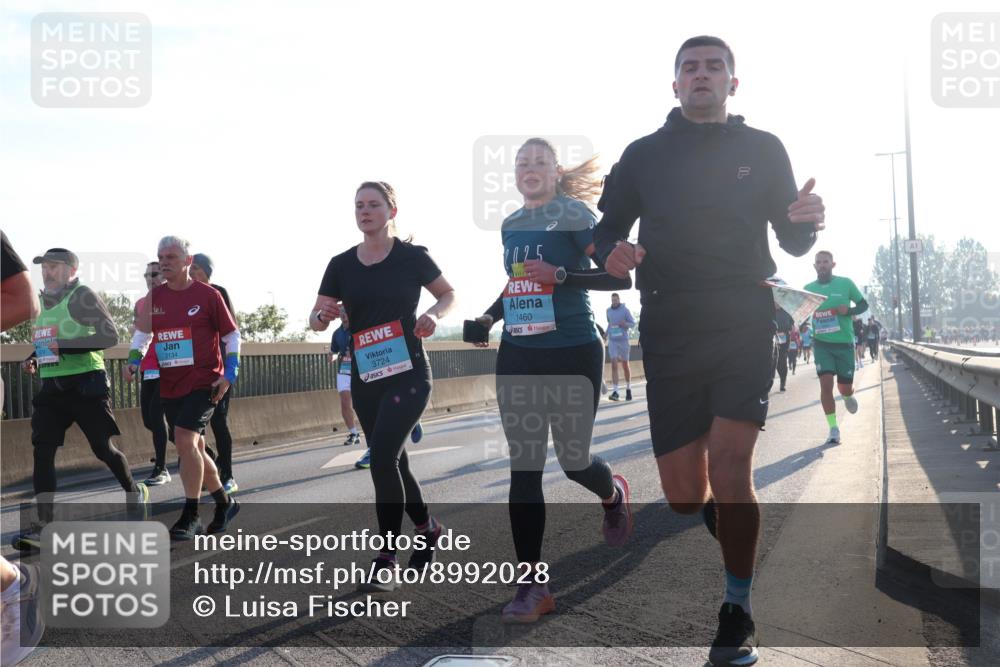 03.10.2025 - Köhlbrandbrückenlauf Luisa Fischer http://msf.ph/oto/8992028 03.10.2025 10:17:17 Position 3 2134, 3724, 2025, 1460 meine-sportfotos.de