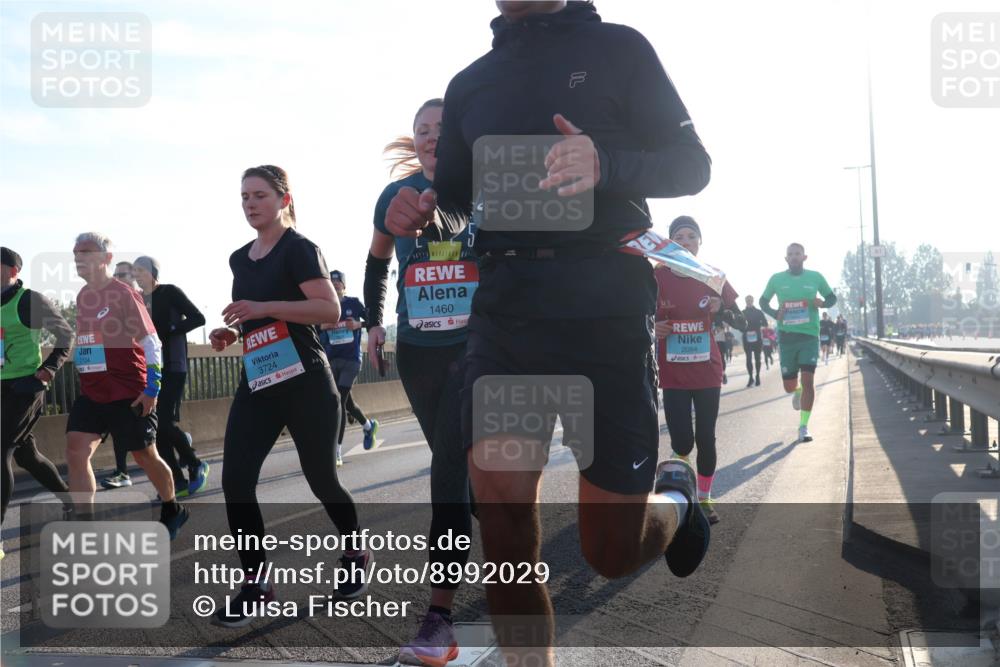 03.10.2025 - Köhlbrandbrückenlauf Luisa Fischer http://msf.ph/oto/8992029 03.10.2025 10:17:18 Position 3 2134, 3724, 1460, 2084 meine-sportfotos.de
