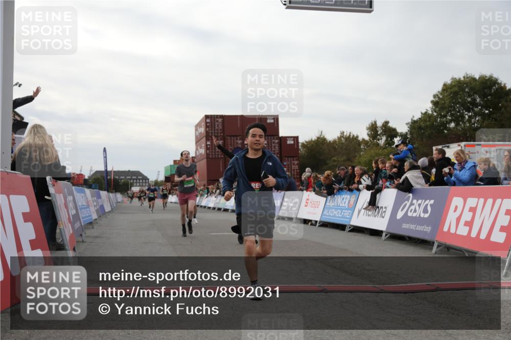 03.10.2025 - Köhlbrandbrückenlauf Yannick Fuchs http://msf.ph/oto/8992031 03.10.2025 16:03:13 Ziel 7016, 7098, 7231, 7721, 9305, 9657 meine-sportfotos.de