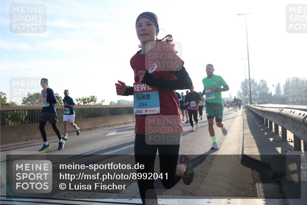03.10.2025 - Köhlbrandbrückenlauf Luisa Fischer http://msf.ph/oto/8992041 03.10.2025 10:17:19 Position 3 2084, 100, 00 meine-sportfotos.de