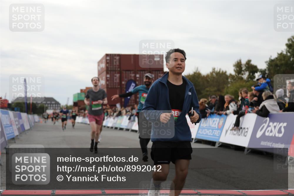 03.10.2025 - Köhlbrandbrückenlauf Yannick Fuchs http://msf.ph/oto/8992042 03.10.2025 16:03:13 Ziel 7016, 7098, 7231, 7721, 9305, 9657 meine-sportfotos.de