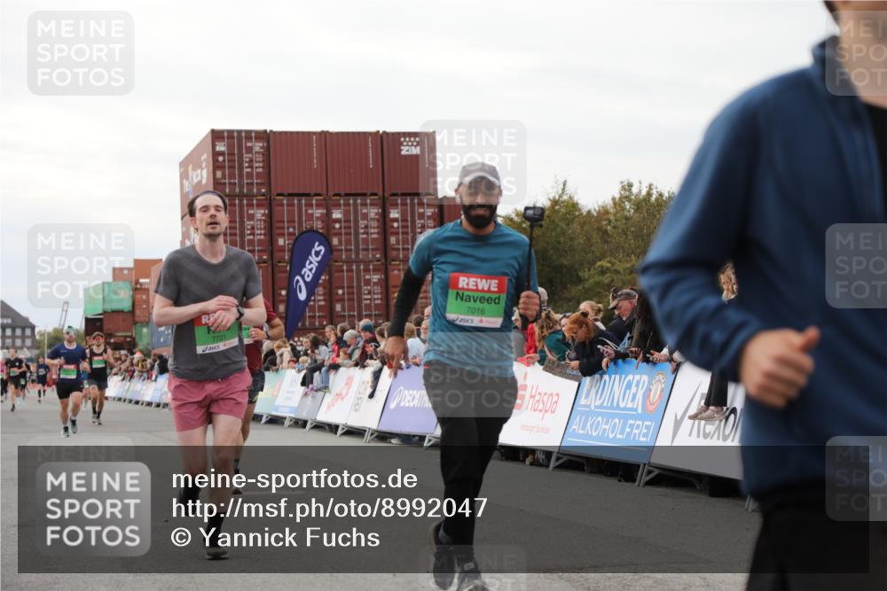 03.10.2025 - Köhlbrandbrückenlauf Yannick Fuchs http://msf.ph/oto/8992047 03.10.2025 16:03:14 Ziel 7016, 7098, 7231, 7721, 7873, 9305, 9657 meine-sportfotos.de