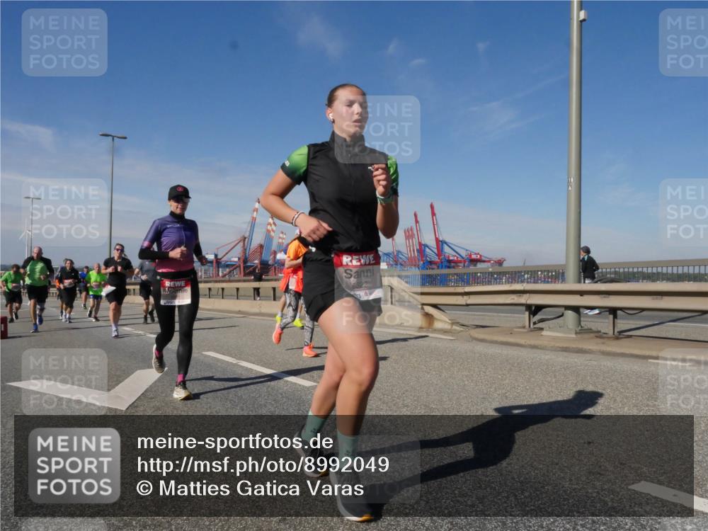 03.10.2025 - Köhlbrandbrückenlauf Matties Gatica Varas http://msf.ph/oto/8992049 03.10.2025 12:43:35 Position 2 6622, 18 meine-sportfotos.de