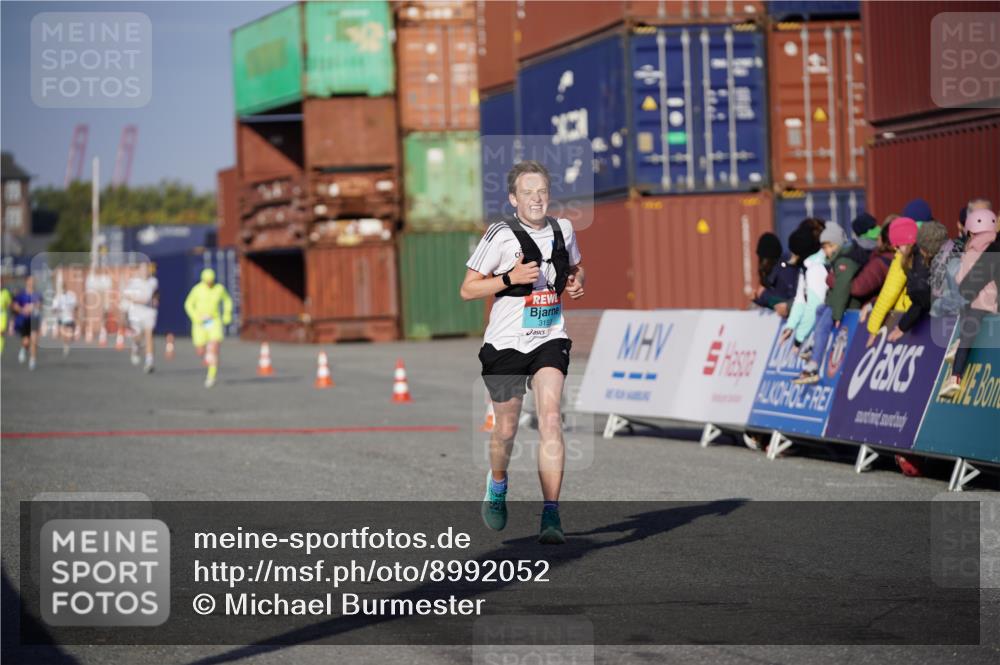03.10.2025 - Köhlbrandbrückenlauf Michael Burmester http://msf.ph/oto/8992052 03.10.2025 09:51:00 Ziel 1007, 1017, 2701, 3153 meine-sportfotos.de