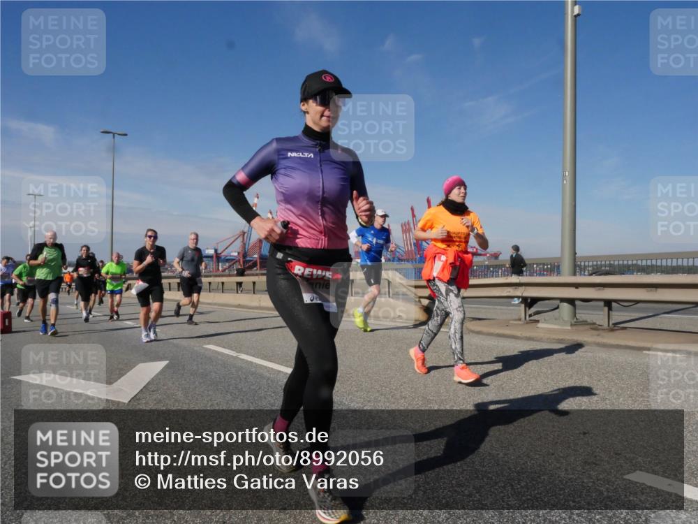 03.10.2025 - Köhlbrandbrückenlauf Matties Gatica Varas http://msf.ph/oto/8992056 03.10.2025 12:43:36 Position 2  meine-sportfotos.de