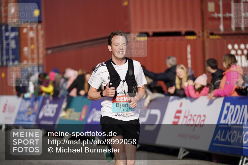 03.10.2025 - Köhlbrandbrückenlauf Michael Burmester http://msf.ph/oto/8992058 03.10.2025 09:51:02 Ziel 1007, 1017, 3153 meine-sportfotos.de