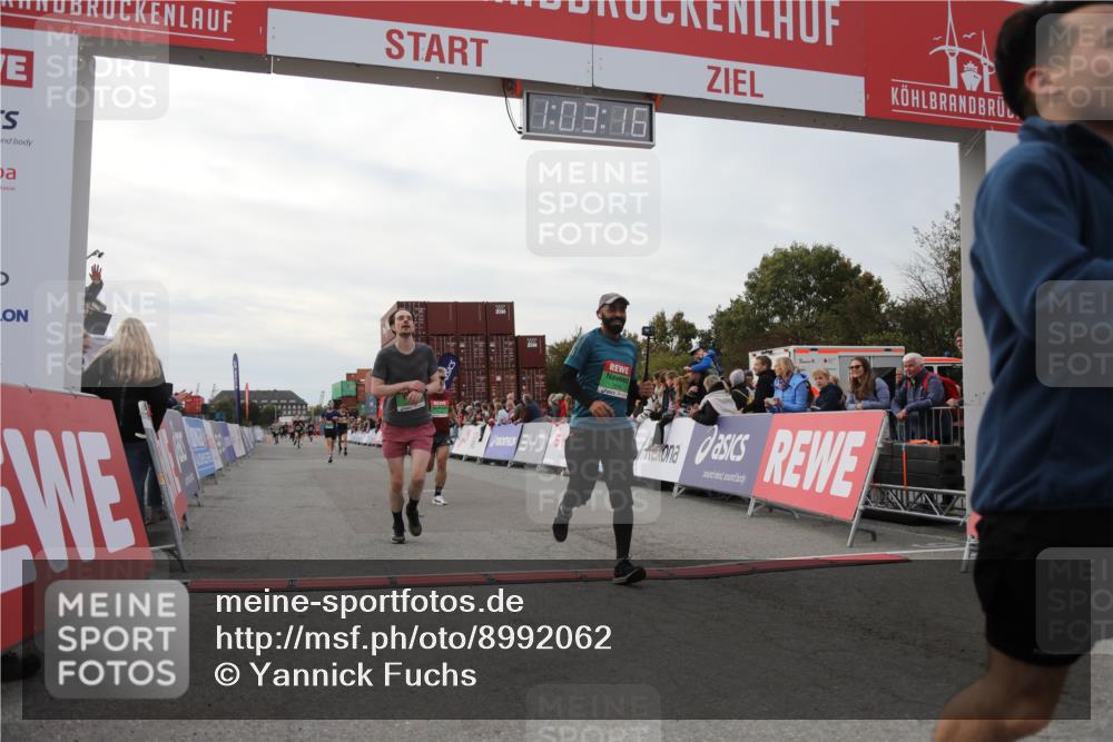 03.10.2025 - Köhlbrandbrückenlauf Yannick Fuchs http://msf.ph/oto/8992062 03.10.2025 16:03:14 Ziel 7016, 7098, 7231, 7721, 7873, 9305, 9657 meine-sportfotos.de