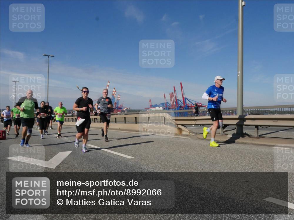 03.10.2025 - Köhlbrandbrückenlauf Matties Gatica Varas http://msf.ph/oto/8992066 03.10.2025 12:43:37 Position 2  meine-sportfotos.de