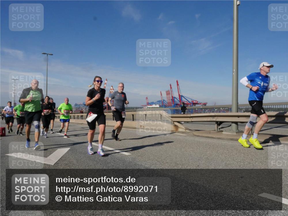 03.10.2025 - Köhlbrandbrückenlauf Matties Gatica Varas http://msf.ph/oto/8992071 03.10.2025 12:43:38 Position 2  meine-sportfotos.de
