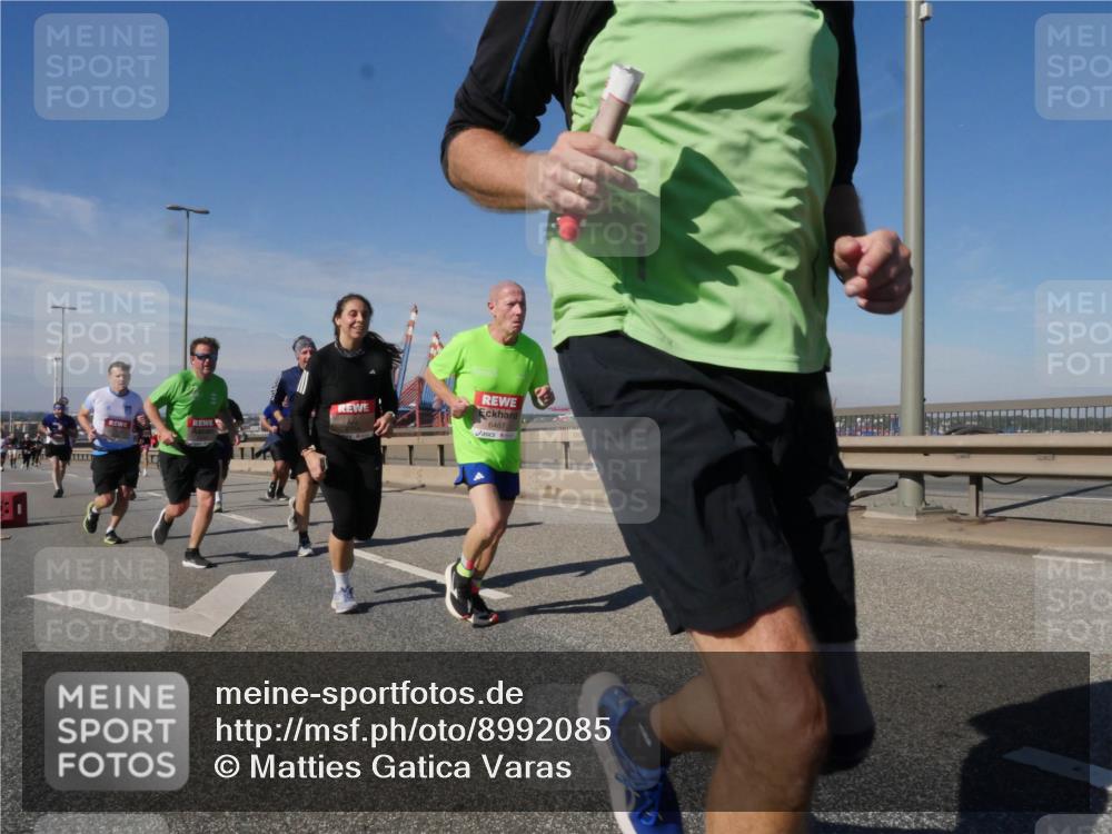 03.10.2025 - Köhlbrandbrückenlauf Matties Gatica Varas http://msf.ph/oto/8992085 03.10.2025 12:43:40 Position 2 6467 meine-sportfotos.de
