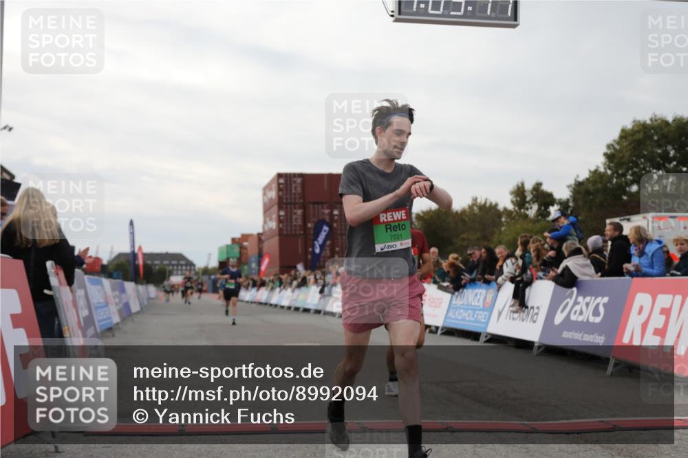 03.10.2025 - Köhlbrandbrückenlauf Yannick Fuchs http://msf.ph/oto/8992094 03.10.2025 16:03:15 Ziel 7016, 7098, 7721, 7873, 9305, 9657, 9678 meine-sportfotos.de